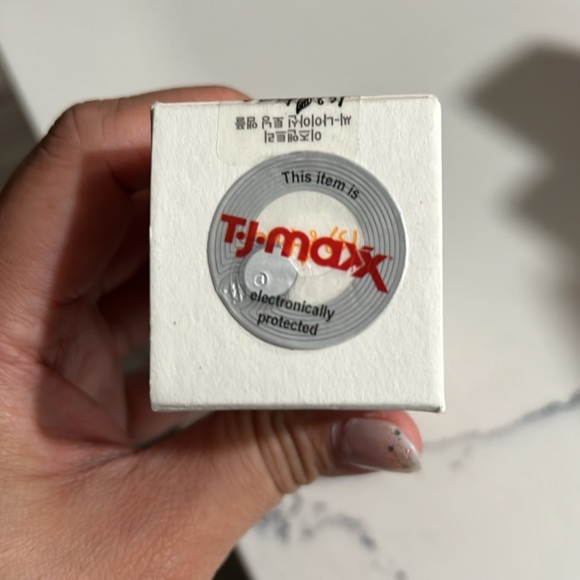 Isntree C-Niacin Toning Ampoule - Picture 5 of 6